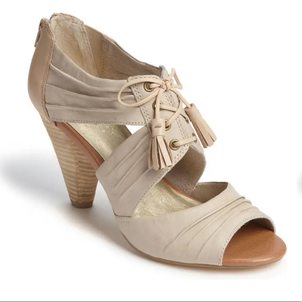 Seychelles Retro Lace Up Heels Cream Size 7